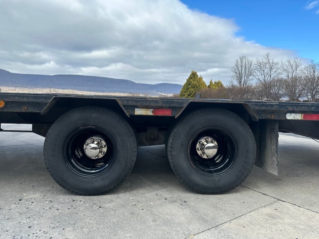 2020 PJ Trailers Low-Pro Flatdeck