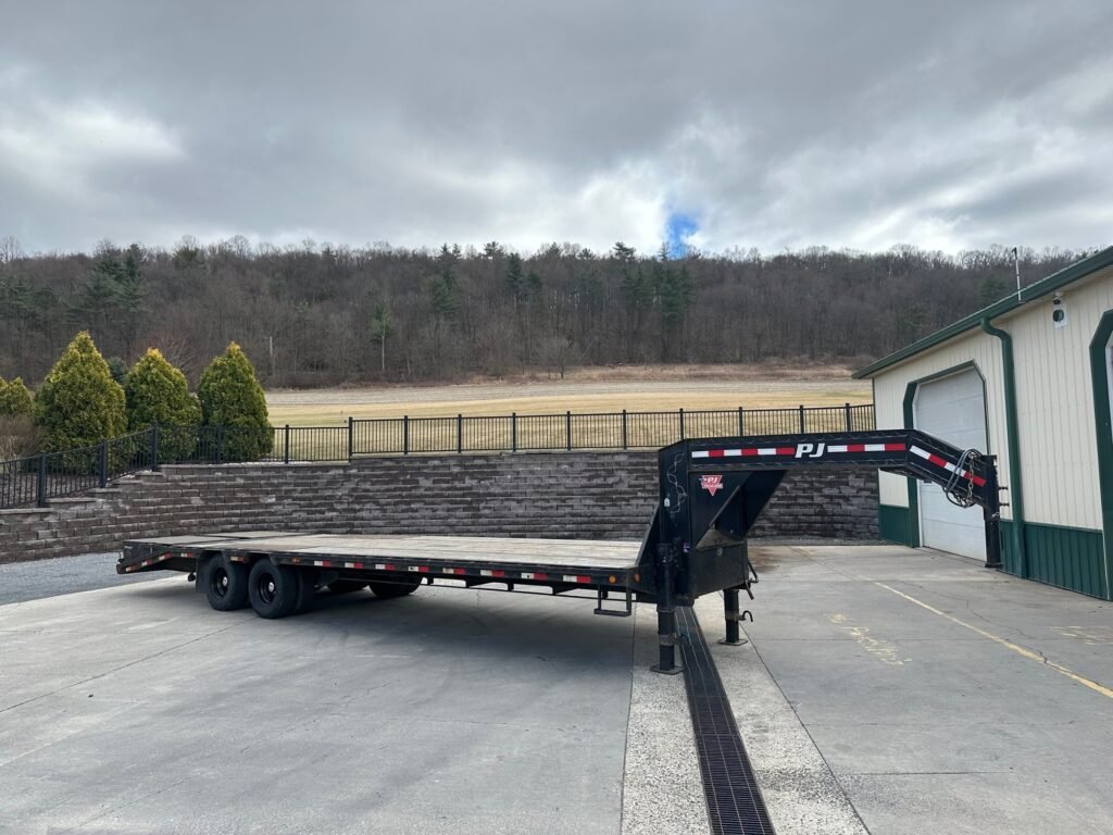 2020 PJ Trailers Low-Pro Flatdeck